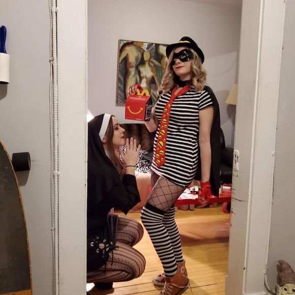 Meet your Posher, Hayley - Picture 1 of 1